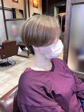 ハピネス クローバー 学園前店(Happiness CLOVER) 丸みショート/前髪/顔周りカット/濱崎優/白髪ぼかし