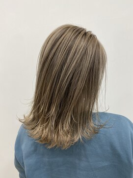 ルッソ チアロ(Lusso chiaro) ニュアンスカラー外ハネミディアム◎30代40代50代