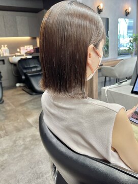 アイユー(ii+U) ボブ　小顔カット ナチュラル　外ハネボブ