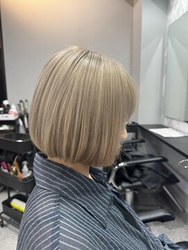 キリカ 新宿東口(KIRIKA) 【KIRIKA/横澤】くびれタイト目ボブ/ホワイトミルクティー