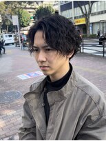 ノエ(Noe) 波巻きパーマセンターパートウルフカット緩めメンズパーマカット