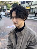 波巻きパーマセンターパートウルフカット緩めメンズパーマカット