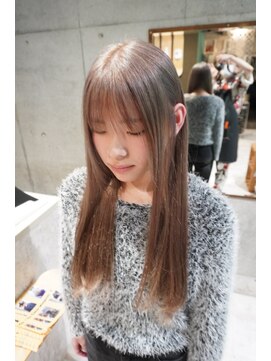 シィーム(cime) ホワイトグレージュカラー