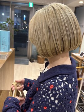 リル 人形町(RirE) ダブルカラー×イエローベージュ内巻きボブ