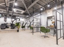 ガイ ラタン ウエスト(GUY lattan west)