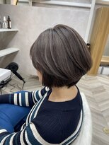 キラーナセンダイ(KiRANA SENDAI)&nbsp;白髪ぼかしハイライト×ショートボブ