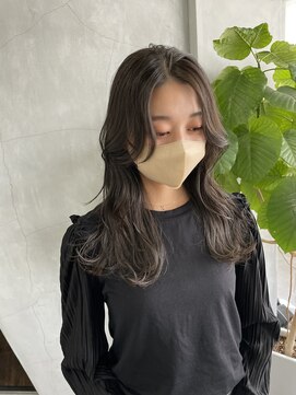 ティティ(TiTi) フリンジバング×ツヤ髪スタイル[TiTi_栗林れい]