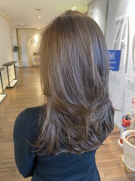 ザック ヴィ(ZACC  vie) 大人レイヤーカット×ナッツベージュ