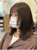 品良くまとまる、大人のミディアムレイヤーボブ