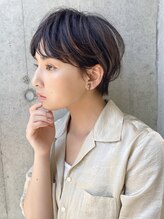 ラダ(Lada) 【LadA 城本英恵】 横顔美人ショートスタイル