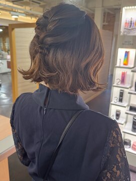 お呼ばれヘアセットボブアレンジハーフアップ