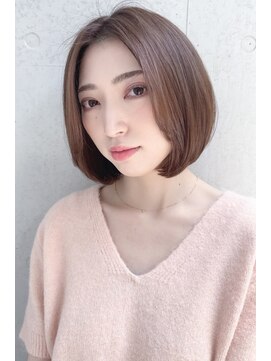 《シアーミルクベージュの上品ショートボブ》