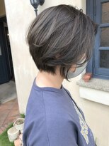 シキ(SIKI)&nbsp;ショートボブ 前下がり グレー グレージュ アッシュ