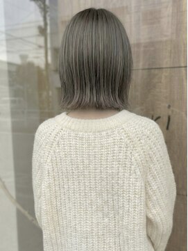 ニコリヘアワークス(nicori hair works) ハイトーン×外ハネ×グレージュ1