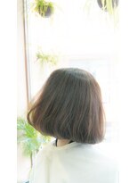 ネス(NESS) 表面に軽くハイライトの入ったマットアッシュ系ボブ257