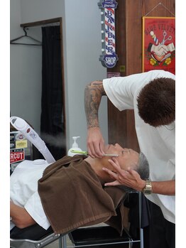 ブラッキー 2nd(BLACKY)の写真/BARBER(理容室)ならではの、シェービング(顔剃り)&眉そり(眉カット)で清潔感のある好印象なスタイルに!