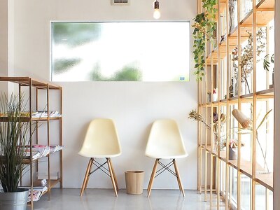 【遠州病院/八幡駅スグ】日差しが射し込む明るい店内♪