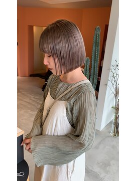 マタン(MaTiN) グレージュミニボブ