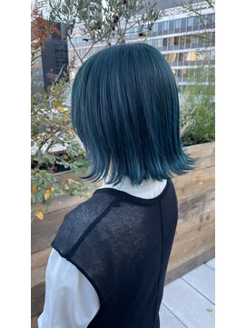 ナンバー エアロ 横浜(N° +aero) 小顔ワンサイドショートボブ丸み前下がり