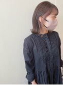 切りっぱなしボブ×ラベンダーベージュイヤリングカラー