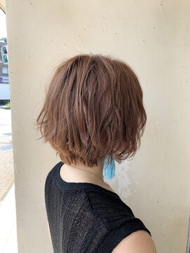 エイミーバイアフロート(amie  by afloat) ＊ ストレートアイロンで作る！ウェービーショート
