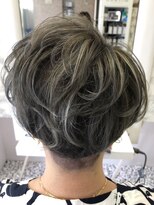 ヘアーデザインムーヴ(Hair design MOVE)&nbsp;白髪ぼかしハイライト　ショート