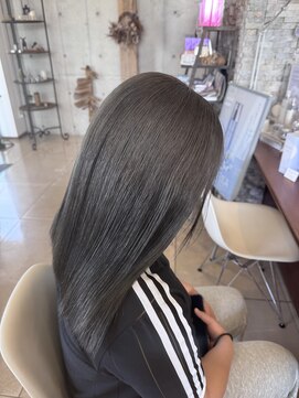 アチーブティルスマートサロン 豊川末広通店(achieve till Smart Salon) ブリーチダブルカラーハイトーングレーアッシュストレートヘア