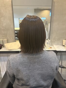 ユニコ(unico) くびれミディアム/透明感オリーブカラー