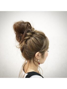 コジック ヘアアンドアイ(Cogic hair & eye) モテ愛されおくれ毛大人可愛いルーズお団子ヘアセット