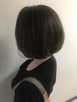 オリ(oli)&nbsp;艶感を大切にした前下がりボブ