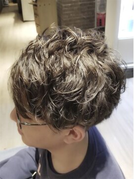 アンカラン(un Calin) 【un Calin】流行モテ髪/黒髪ツーブロック×ミックスパーマ