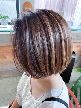 ビハインドザカーテン(BEHIND THE CURTAIN) 脱白髪染め×ボブ×大人ハイライト