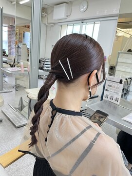 ヘアー アレス(hair ales) ローポニー　タイトロープ　ヘアセット　アレンジ　編みおろし