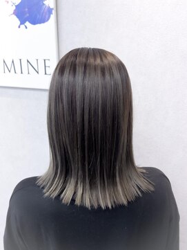 レヴェリー(REVERIE) #グレージュ#ハイライト#ブリーチ