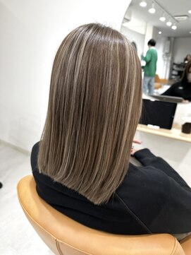 イト(ito.) 脱白髪染めハイライトミディアム_グレーベージュ_レイヤーロング