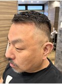 ビジネスマンショートヘアー黒髪シチサン