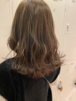 ネウィ 川崎(newi)&nbsp;丸型卵形韓国風顔まわりエアリーロング美髪ピンクブラウン川崎