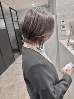 アンダーバーホワイト(_WHITE)&nbsp;大人可愛い20代30代40代ハイライト小顔ショートボブ