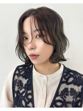 ネイビー グラ ヘアー ストーリー(NAVY gra HAIR STORY) 大人可愛い外ハネレイヤーボブ