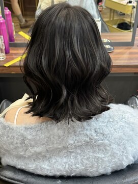 ミラ(MIRA) ボブでも可愛いゆるふわ巻きstyle