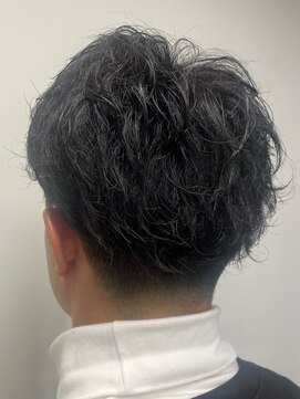 バーバーショップテト(barber shop tete) センターパート/ナチュラルパーマ/ツーブロック