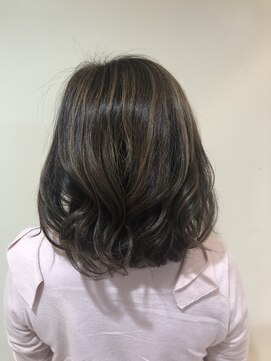 テラス アヴェダ 大丸心斎橋店(Terrace AVEDA) ロブ系ハイライト