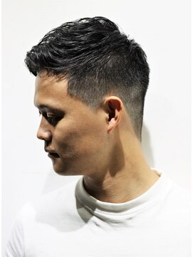 ノイセル 西本町(Noisyle) かき上げアップバングフェードカットビジネスバーバースタイル