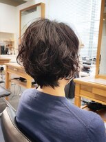 エムプラス 二子玉川(Mplus)&nbsp;大人女性40代50代ふんわり丸みショートカットパーマ　夏目サトル