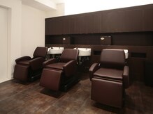 アッシュ 横浜店(Ash)の雰囲気（シャンプー台も6席あり、ヘッドスパ用シャンプー台もあります。）