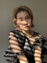 イヴォークトーキョーオーサカ(EVOKE TOKYO osaka)&nbsp;レイヤーボブ シースルーバング 外ハネ ベージュカラー