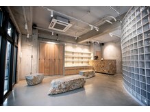 オムズポカ 栄矢場町店(OM's poka)の雰囲気（こだわりのインテリアと、開放感のある待合でお過ごし頂けます♪）
