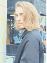 ジジバイワースホワイル(jiji by WORTH WHILE)&nbsp;刈り上げセンターパートサーフカールフェザーパーママレットヘア