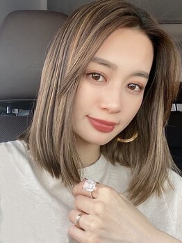 メロウ(MELLOW)の写真/白髪も隠せる。海外風ハイブリーチハイライトで、透ける透明感と立体感を。