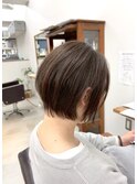 ショートボブ × ナチュラルベージュ